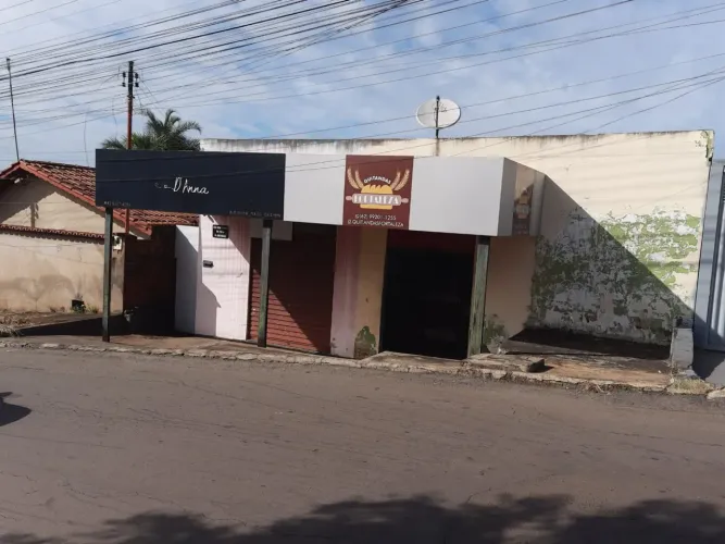 Vendo casa com ponto comercial perto do lago