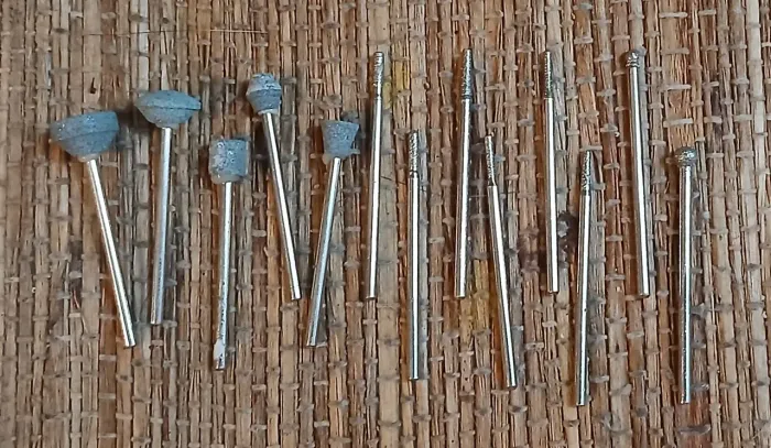 KIT 13 PONTAS PARA MICRO RETÍFICA (DREMEL E SIMILARES)