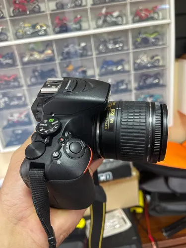 Nikon Kit D5600 18-55mm VR DSLR cor preto
