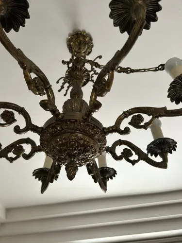 Lustre de bronze antigo 8 braços