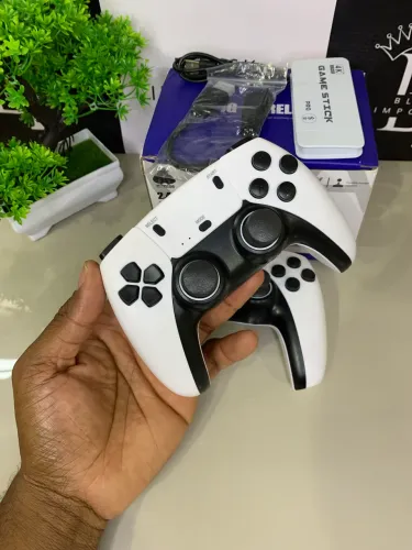 Game Stick M15 Pro 4K Ultra - Mais de 20.000 Jogos Retrô + 2 Controles Sem Fio