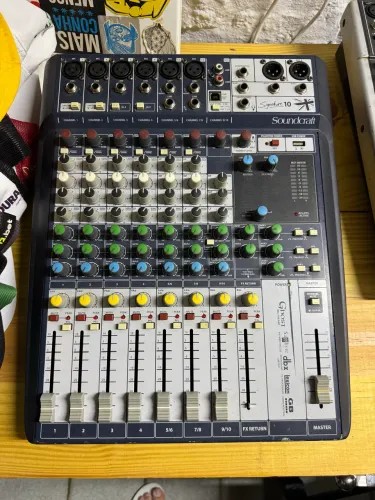 Console Soundcraft Signature 10 de mistura