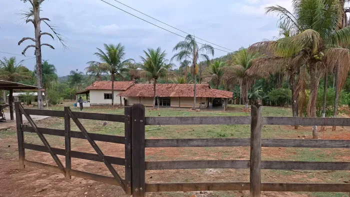 Imóvel para venda possui 968000 metros quadrados com 3 quartos em Zona rural - Alexânia -