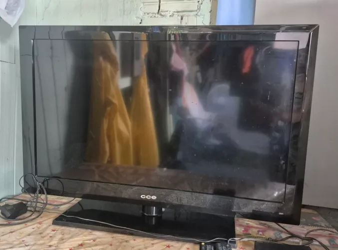 TV 39 polegadas Marca CCE com Controle Remoto