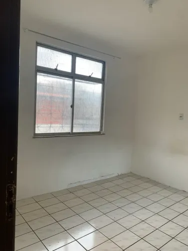 Alugo casa em Pirajá ( final de linha rua velha )
