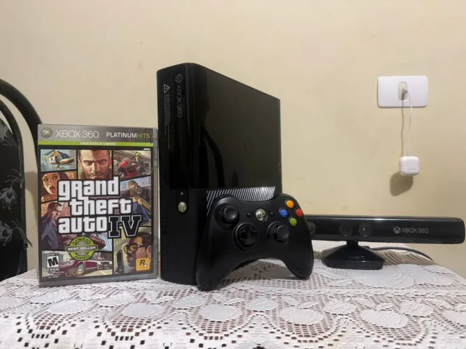 XBOX 360-super slim, 4GB 