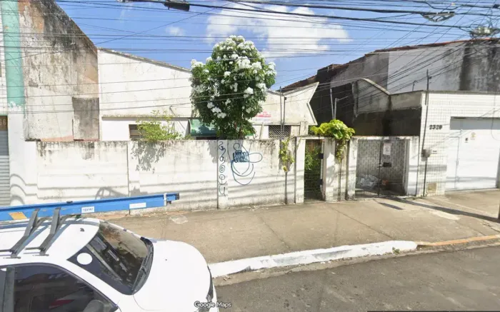 Casa de 02 quartos na Av. Visconde do Rio Branco, prox Aguanambi.