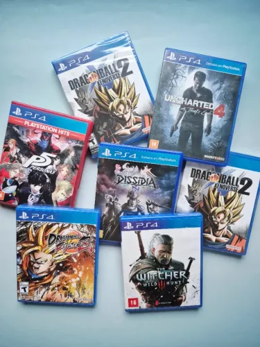 Estoque com diversos jogos mídia física de PS4