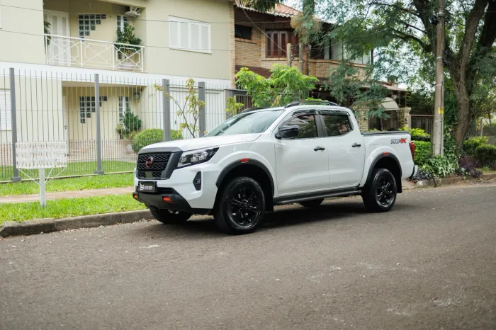 Nissan Frontier Pro4x CD 4X4 2.3 Bi-TB Die. AUT 2025