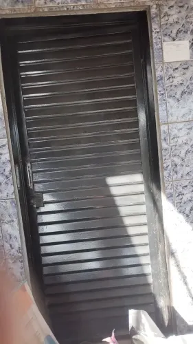 VENDO JANELAS E PORTAS DE FERRO **REFORÇADOS**