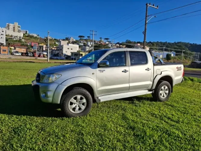 Toyota Hilux CD D4-d 4X4 2.5 16V 102cv TB Dies. 2011