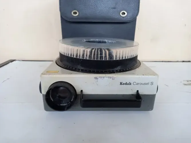 Projetor Kodak Carousel S com Filme Completo