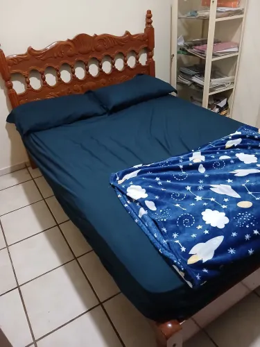 Vendo Cama de casal madeira maciça 