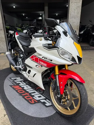 YAMAHA YZF R3 2023 IMPECAVEL. VALE A PENA CONFERIR.