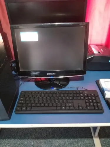 Computador de mesa completo