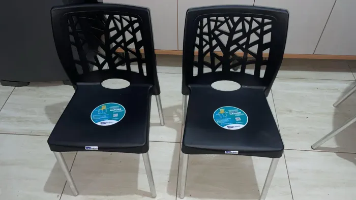 Cadeiras plásticas 