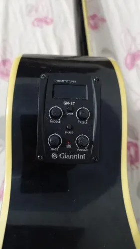 Vendo violão pouco usado 