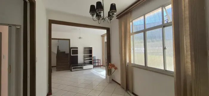 Casa de 2 Pavimentos à venda em Brootas, 4 Quartos, 02 suítes, salas amplas, dependência