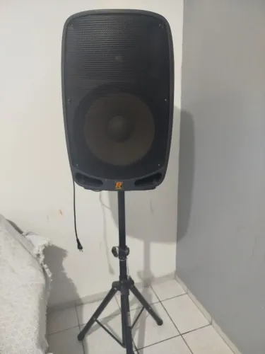 Caixa de som stander 1501 com tripé