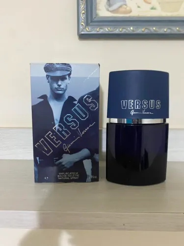 Perfume Versace Versus Masculino volumetria pela metade frasco 100ml raridade