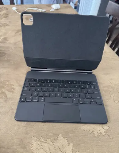 Magic Keyboard 11 Pro Teclado Preto Para Apple Ipad Pro (NUNCA Usado)