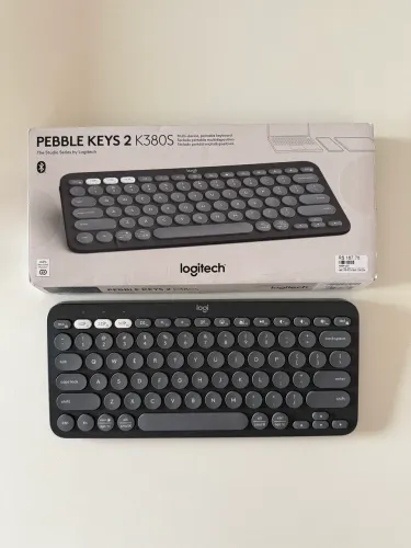 Mouse Logitech Pebble 2 M350s + Teclado Logitech Pebble Keys 2 K380s + Mouse Pad Logitech