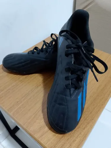 chuteira society adidas usada apenas uma vez 