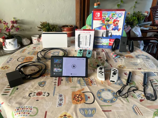 Nintendo Switch OLED Super Mario Bros Wonder + 2 Joy-Cons extras + acessórios