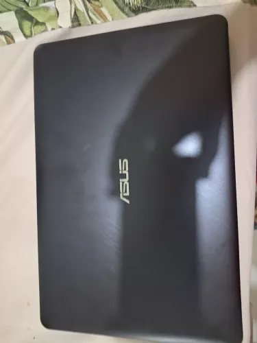Vendo Notebook Asus em ótimo estado.