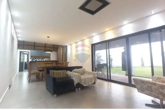 LOCAÇÃO de Casa mobiliada com 03 dormitórios sendo 01 suite em Condomínio Fechado em Mogi