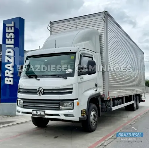 Vw Delivery 13.180 6x2 ano 2025 com apenas 31.000km