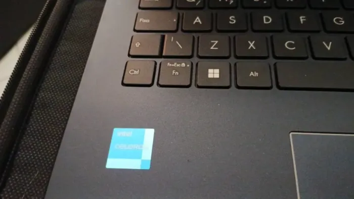 Vendo notebook ASUS 4g