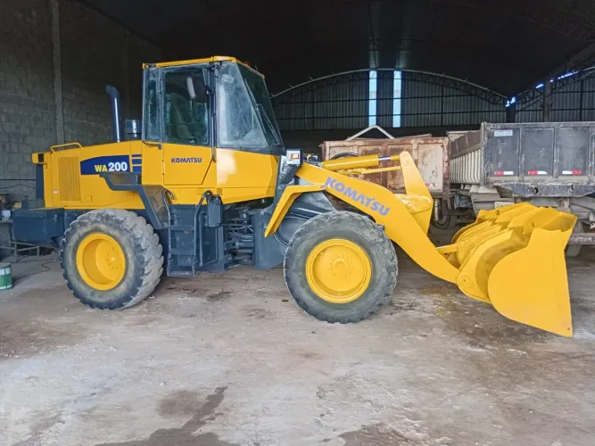 Pá carregadeira komatsu WA 200