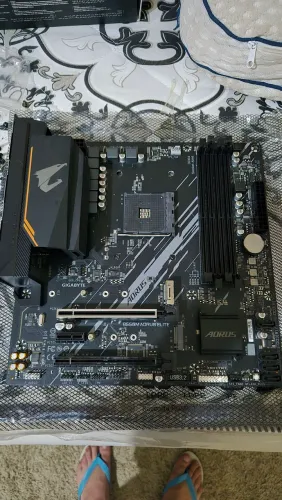 Placa mãe Aorus Elite B550M NOVA