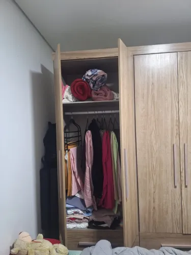 Vendo guarda-roupa 6 portas