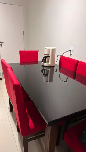 MESA DE JANTAR À VENDA!