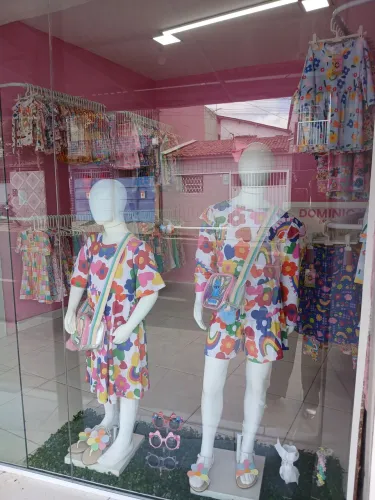Vendo vitrine e porta de vidro ideal para casas e comércio