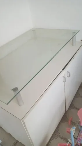 Móvel de meio de loja de roupa 