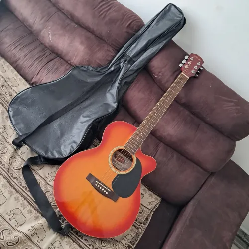 Eletroacústico Stagg SW206CBB-CS Folk Cutaway Cordas de Aço + Capa