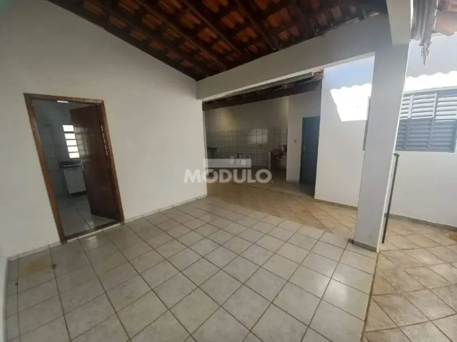 Casa residencial disponível para locação no bairro Planalto.