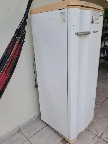 Vende se Geladeira branca