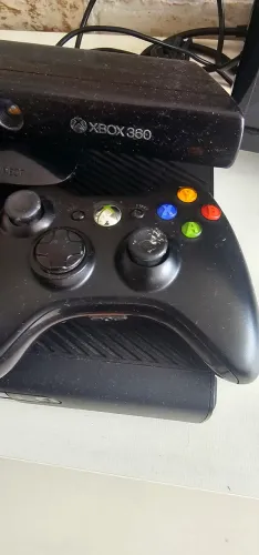 Xbox 360 + kinnect + dois controles