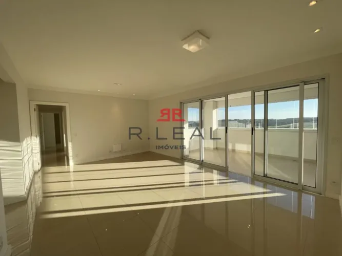 Apartamento para aluguel com 180 m² e 4 quartos, sendo 2 suítes no Residencial Córsega, Ba