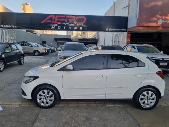Chevrolet Onix Hatch LT 1.4 8V Flex Power Mec. 4P 2013