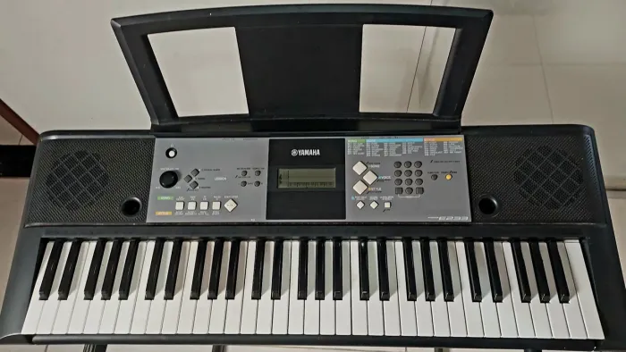 Teclado Yamaha PSR E233 Muito Conservado