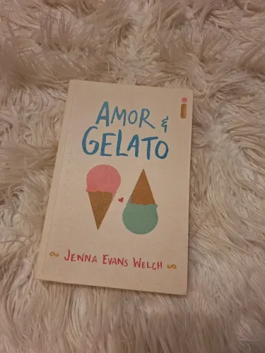 Livro "Amor e gelato" 