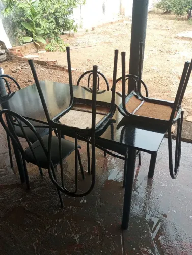 Vendo mesa de 6 cadeiras
