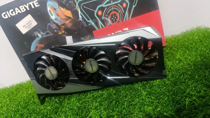 RX 7600 8GB Triple Fan RGB ZERADINHA C / Caixa
