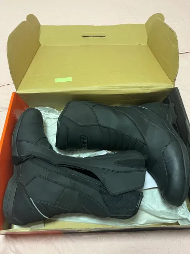 Bota X11 Raid Preta (Muito Nova)