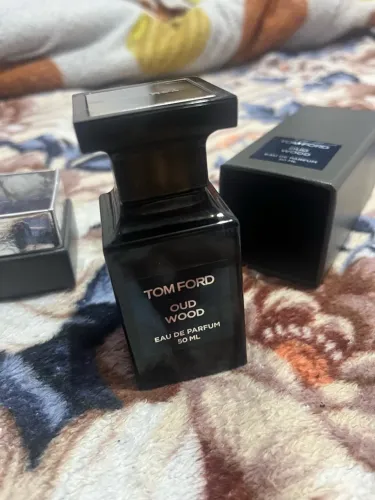 Perfume tom ford oud wood